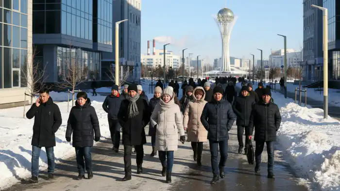 Численность населения Казахстана на 1 января 2026 года составила 19,5 миллиона человек, согласно данным Бюро национальной статистики. Это подтверждает устойчивый рост населения в стране за последние годы. {city2}
