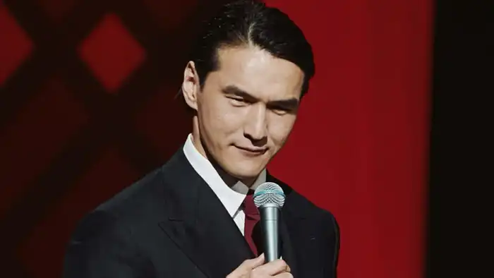 Казахстанский комик Нурлан Сабуров: не первый, но точно не последний в комедийной карусели запретов {city2}