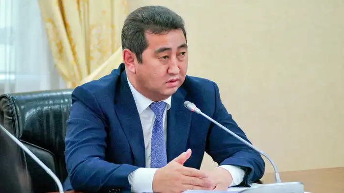 Скандал с субсидиями: министр Сапаров оправдывается за финансовую поддержку родственников {city2}