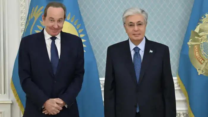 Питер Фостер и Токаев