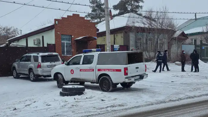 В Актобе в частном доме обнаружены тела женщины и троих её детей: трагедия шокировала местных жителей. Проверка началась после длительного отсутствия семьи. {city2}