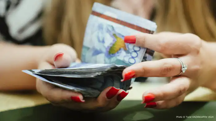 Правительство Казахстана анонсировало рост зарплат и разработку комплексных мер для повышения доходов населения на расширенном заседании. {city2}