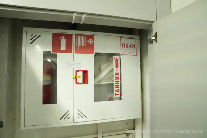 Так теперь выглядят противопожарные шкафы в ЖК "Семь бочек". Фото: ©️ / Маржан Куандыкова