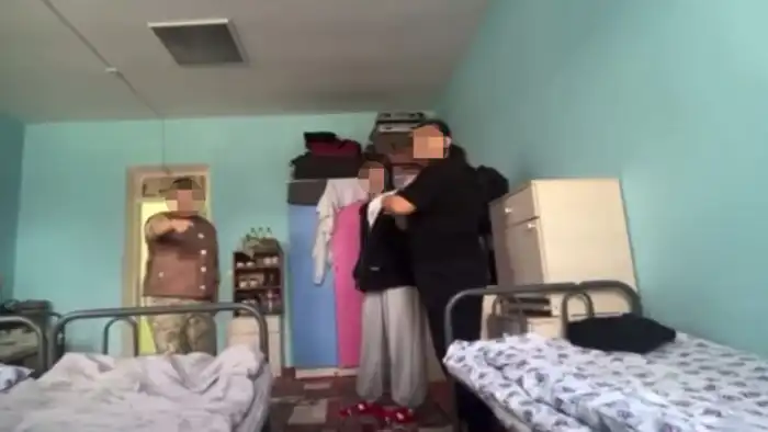 Студентки колледжа в Туркестане подверглись унижению: последствия принудительного уборки мужских помещений вызывают общественное возмущение {city2}