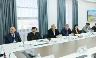 Мост между идеями: Ербол Карашукеев и творческая интеллигенция обсуждают новую Конституцию Казахстана