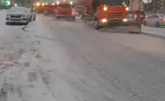 В Астане продолжается борьба с последствиями снегопада: коммунальные службы обеспечивают безопасность на дорогах