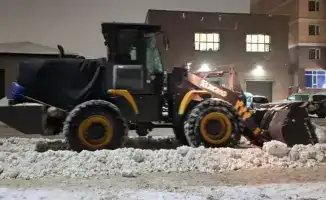 Снегоуборочные работы в Астане 2000 единиц спецтехники 3101 дорожный рабочий