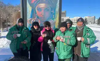 Поддержка и уважение: пенсионеры Астаны организовали акцию доброй воли для коммунальщиков