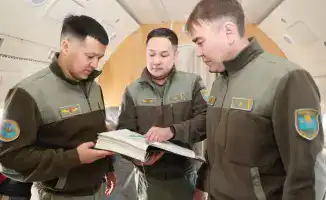 Пилот Национальной гвардии Берикболсын Хабиболла провёл более 900 часов в воздухе, выполняя гуманитарные миссии.