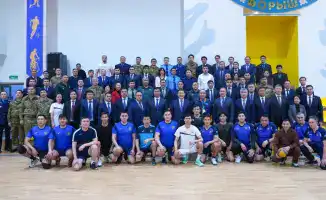 Казахстанская волейбольная команда завоевывает золото на международных соревнованиях в Абу-Даби под руководством ветерана спорта