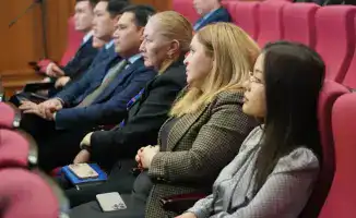 Госслужащие на круглом столе: социальные гарантии под микроскопом!