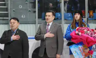 Фаина Мейрманова, чемпионка XXV летних Сурдлимпийских игр, получила сертификат на трёхкомнатную квартиру от акима ВКО Нурымбета Сактаганова