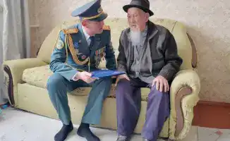 Взаимодействие поколений: военнослужащие Луговского гарнизона поздравили ветерана Шалданбая Шанбаева с 102-летием