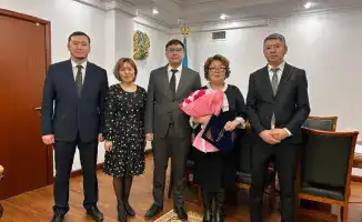 Тимур Қосымбаев поздравил Гульмиру Утегенову с 60-летием на фоне её 30-летней карьеры в сфере естественных монополий