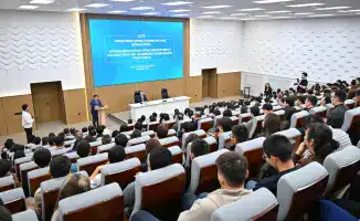 Дархан Жазықбай обсудил с молодежью возможности в государственной службе и подписал Меморандум о сотрудничестве