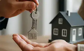 Снижение числа сделок купли-продажи жилья на 47,8% указывает на ухудшение ситуации на рынке недвижимости страны