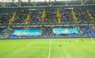 Акция в поддержку конституционных реформ на футбольном матче в Астане