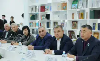 Ербол Карашукеев обсудил с ветеранами Жамбылской области проект новой Конституции Казахстана в контексте мира и согласия