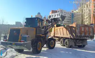 Астана: снег не дремлет, спецтехника в бою!