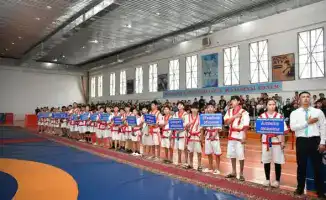 Открытый областной турнир по қазақ күресі в Отырарском районе 155-летию Кажимукана Мунайтпасова