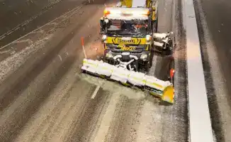 Снегопад в Алматы: коммунальные службы обеспечивают уборку улиц и тротуаров в условиях непогоды