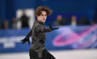 Михаил Шайдоров демонстрирует высокий уровень мастерства на Олимпиаде в Милане, привлекая внимание зрителей и комментаторов