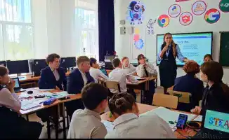 Педагог из Карагандинской области внедряет инновации в сельской школе и обучает информатике на двух языках