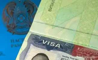 Посол США в Казахстане Джули Стаффт объяснила трудности получения туристических виз для казахстанцев на брифинге