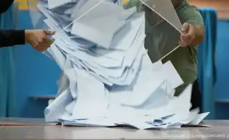 Центральная комиссия референдума разъяснила условия признания голосования состоявшимся, а также объявила о начале подсчёта голосов после завершения голосования по новой Конституции.