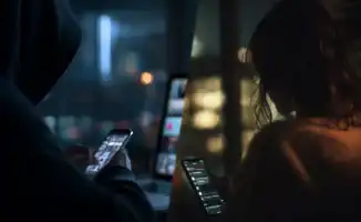 В Павлодарской области Казахстана полиция начала расследование четырех уголовных дел по фактам сталкинга, включая преследование граждан через социальные сети и мессенджеры, такие как WhatsApp. Это явление становится все более распространенным, вызывая обе