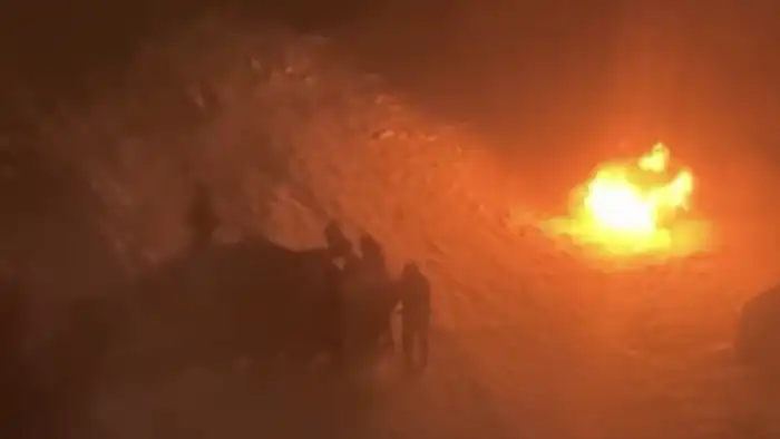 В Астане ночью загорелся легковой автомобиль: видео с места происшествия {city2}