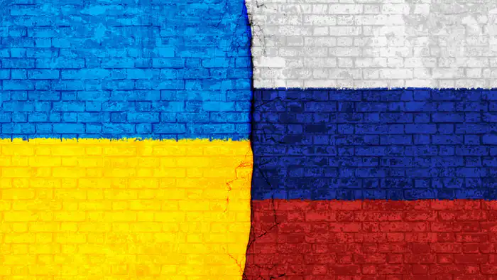 В России впервые массово объявлена ракетная тревога: режим 'ракетной опасности' охватил 13 регионов {city2}