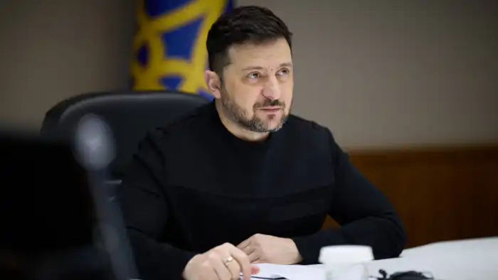 Зеленский о переговорах с Россией: "Мы уже идем на компромисс, говоря с агрессором" {city2}