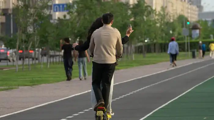 С 1 июля 2026 года в Казахстане вступят в силу новые правила пользования электросамокатами, включая жесткие ограничения для самокатчиков, о которых подробнее рассказали в департаменте полиции Алматы. {city2}