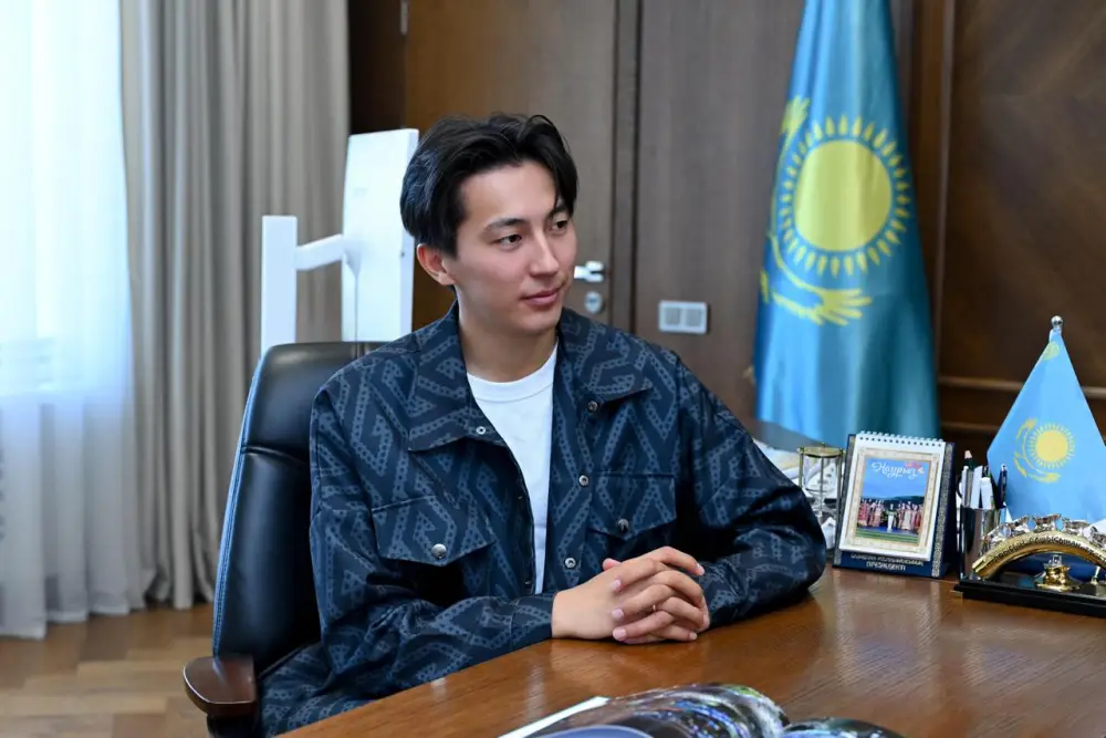 Аким области встретился с travel-блогером Дастаном Мухамедрахымом для обсуждения продвижения казахстанского туризма Кызылорде