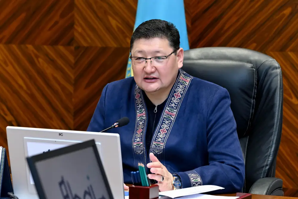 Аким области встретился с айтыскерами и деятелями искусства (2)