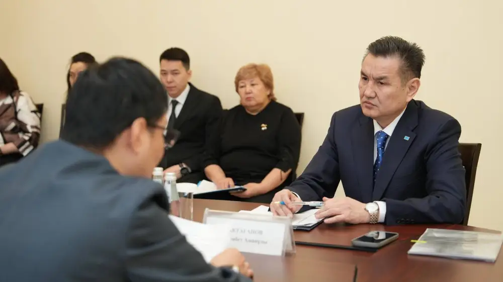 Аким ВКО на личном приеме рассмотрел обращения граждан (3)