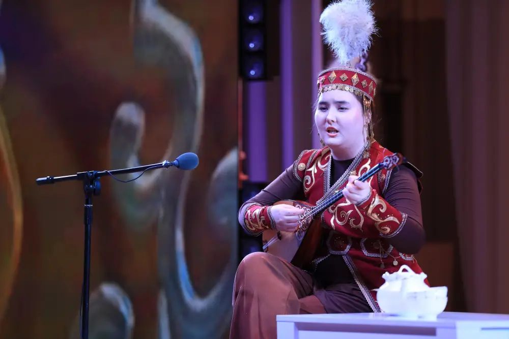 В Актобе молодые жыршы в течение суток исполняют героический эпос (2)