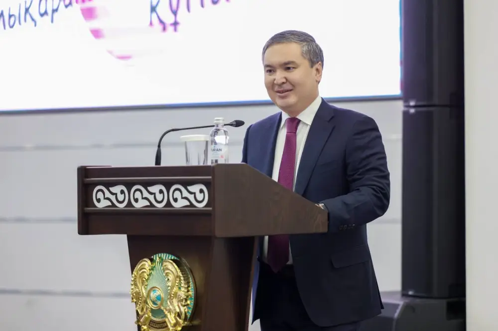 В преддверии 8 марта в Министерстве промышленности и строительства поздравили женский коллектив {city2}