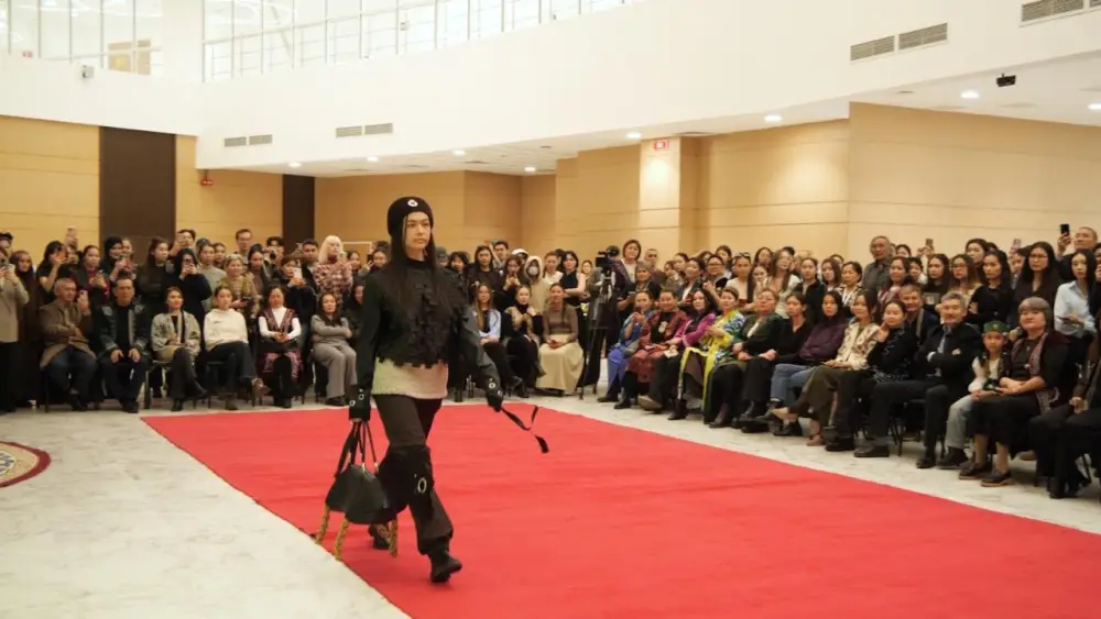 Ткани времени: казахская одежда в современном контексте на подиуме Астаны {city2}