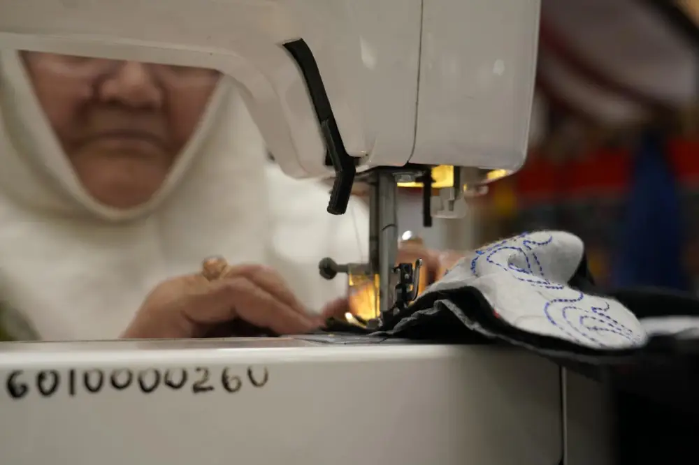 Мастер-класс по созданию головного убора кимешек провели для столичных пенсионеров (4)