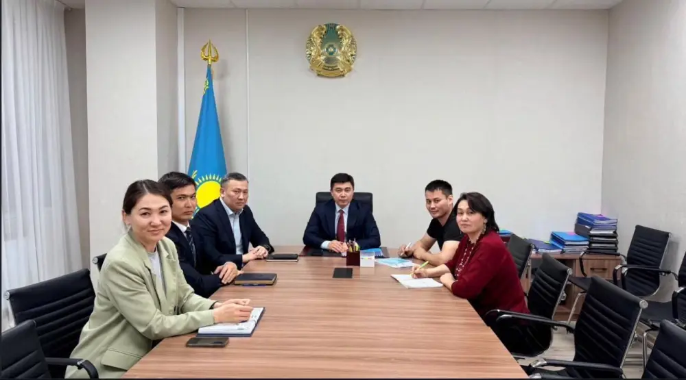Куандык Кажкенов провёл встречу с общественными организациями для обсуждения улучшения жилищной политики {city2}