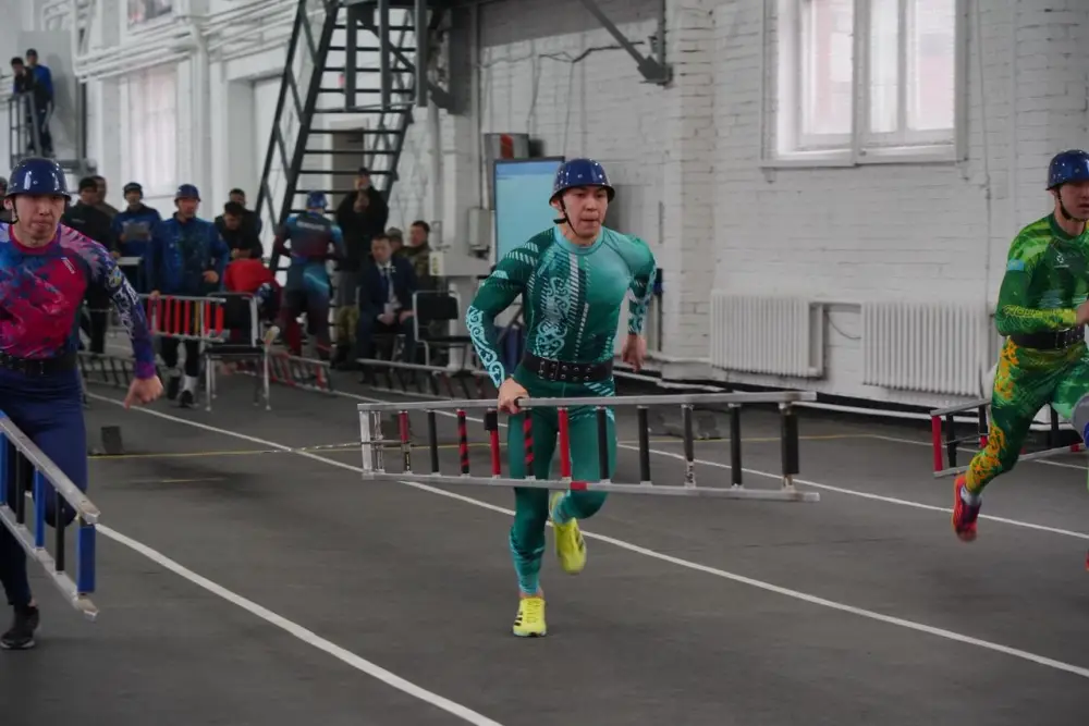 Зимние чемпионаты по пожарно-спасательному спорту в Усть-Каменогорске: новый рекорд Валентины Салминой {city2}