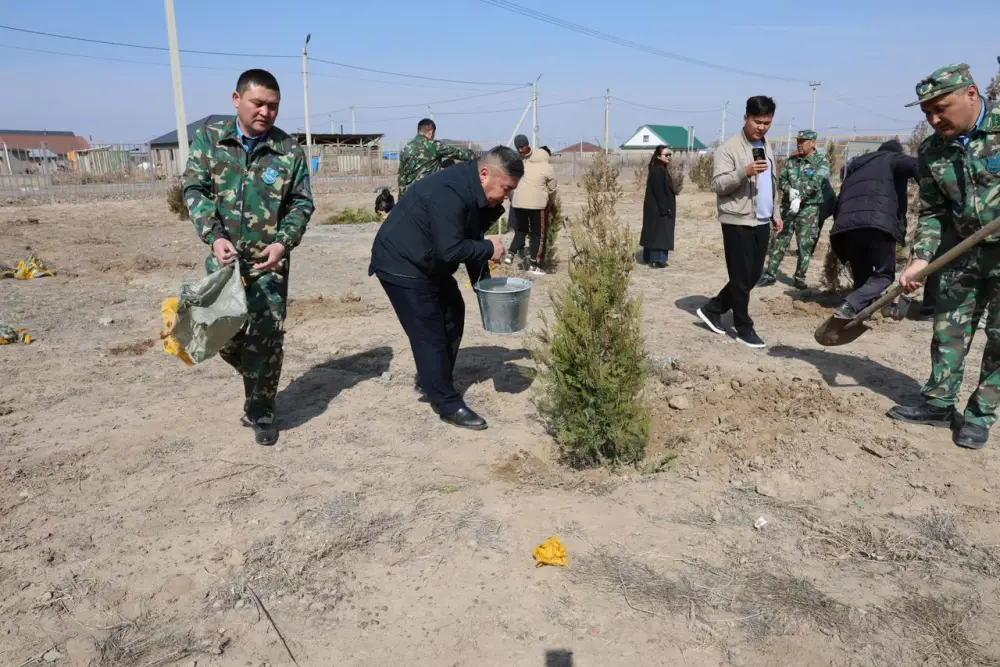 Поддержка местного сообщества через высадку деревьев в Уйгурском районе {city2}