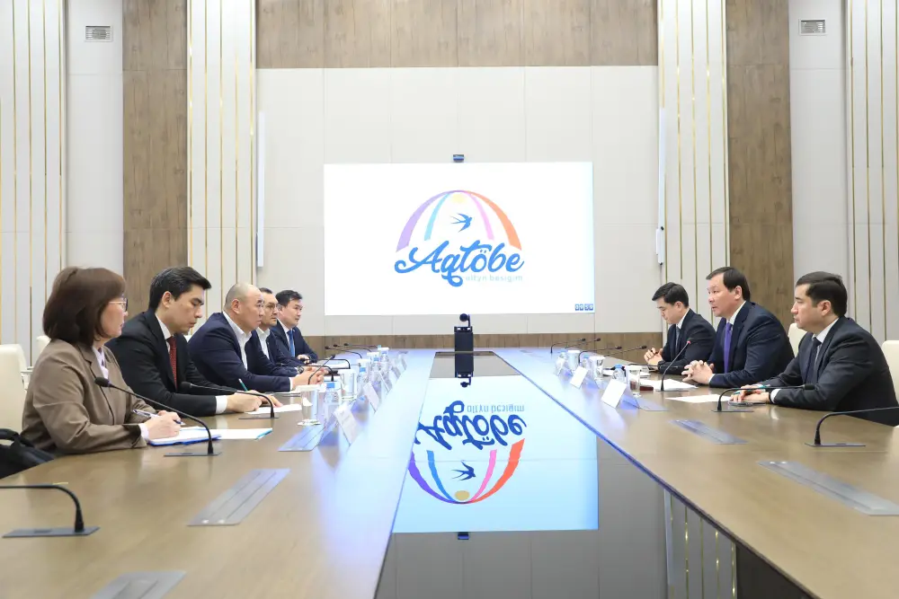 Аким области Асхат Шахаров встретился с председателем Президиума НПП «Атамекен» Канатом Шарлапаевым (7)