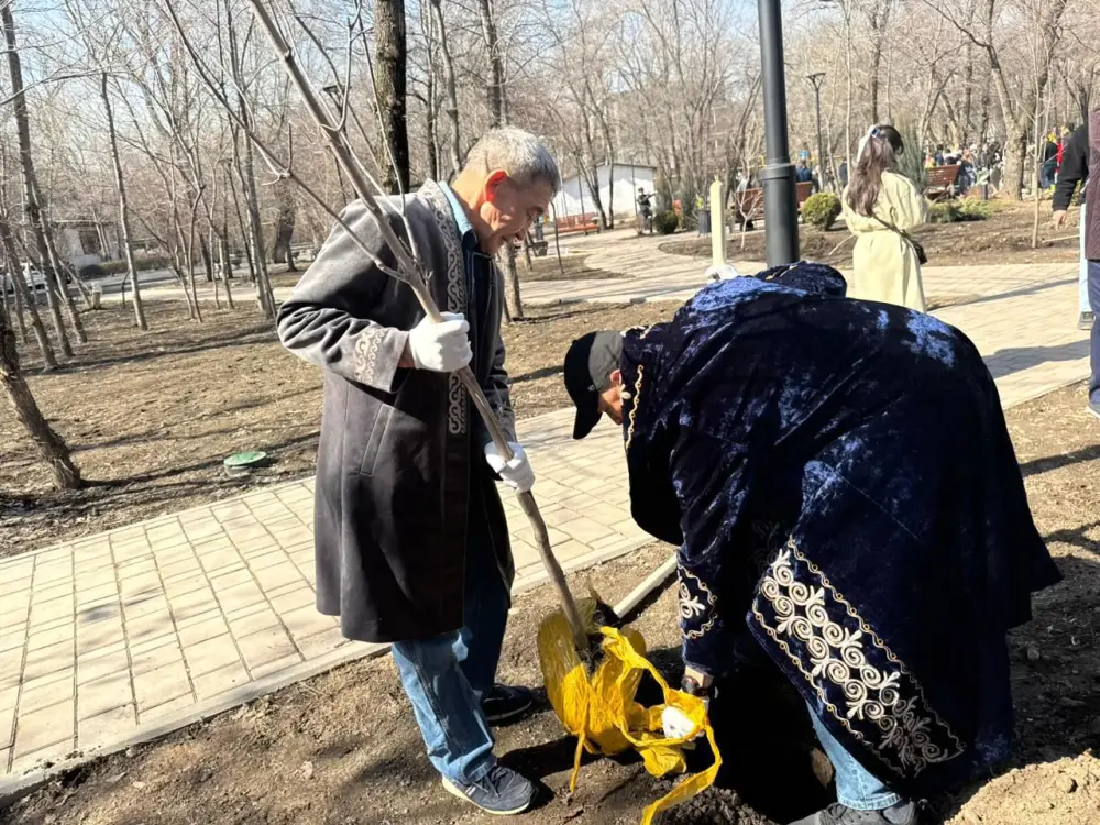 Алматы: 400 деревьев за один день — удивительное озеленение! {city2}