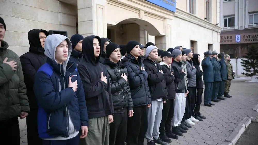 В Астане начался весенний призыв: первые новобранцы отправлены на службу в армию {city2}