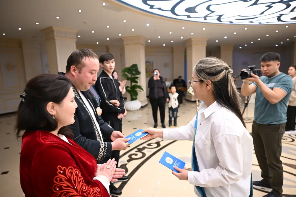 Наурызнама – 2026: в Талдыкоргане в рамках «Шаңырақ күні» одновременно четыре пары торжественно вступили в брак (7)