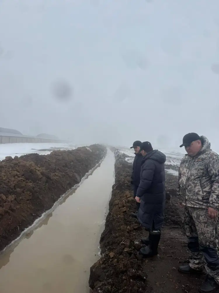 В Акмолинской области усилены противопаводковые меры: вывоз снега ведётся круглосуточно (6)