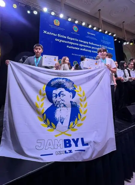 Ракетная платформа и бионический робот: карагандинцы взяли золото на национальном конкурсе (4)